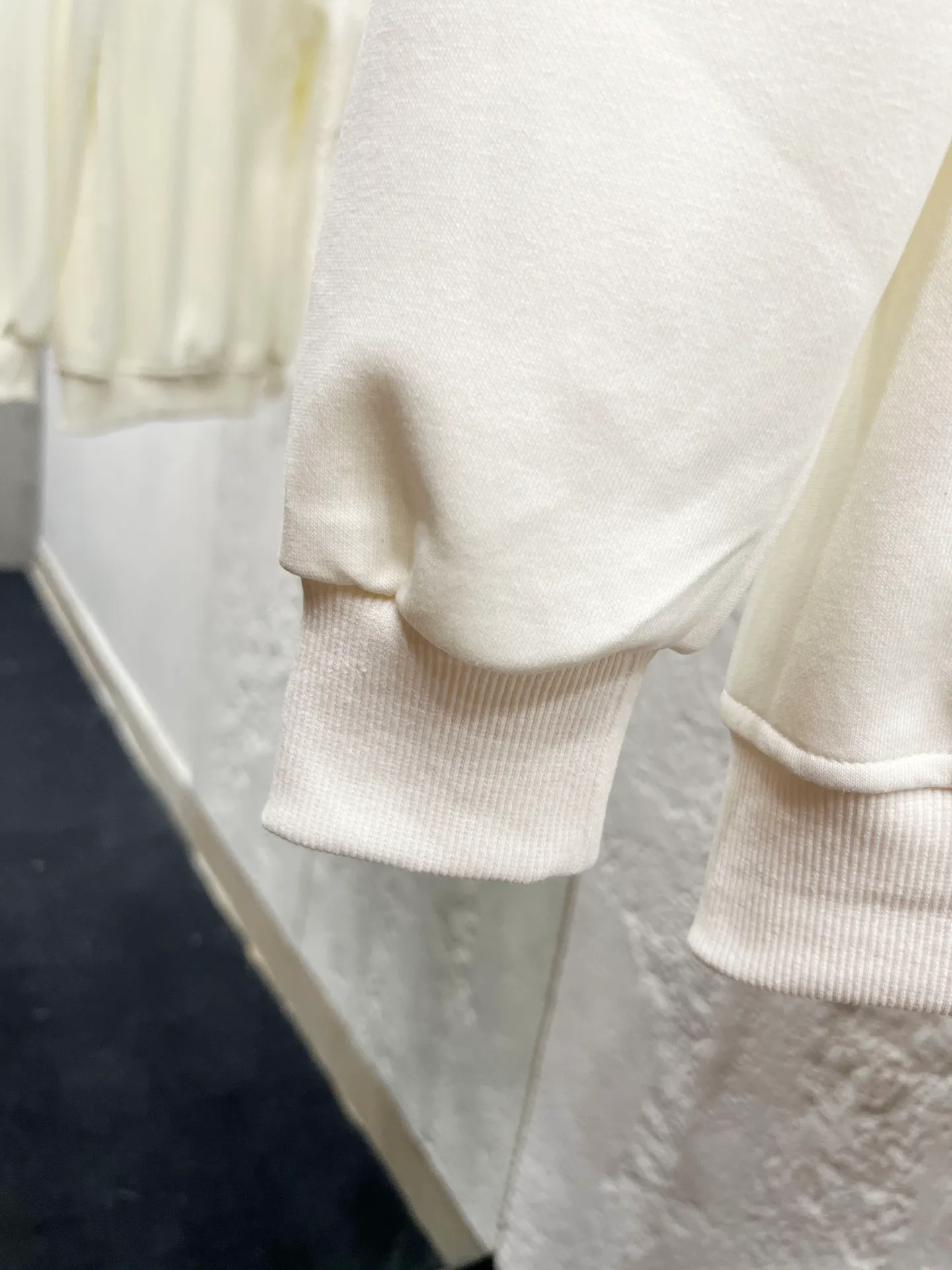 P230 Style number: T65 pure cotton zipper sweatshirt, milky white, black, navy blue, gray, four colors Size: M-90-110kg L-110-130kg XL-130-150kg 2XL-150-170kg Color: milky white